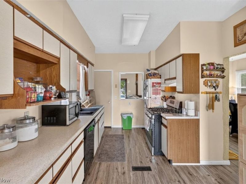 2227 E 30th Street, Lorain, OH 44055 Photo 14