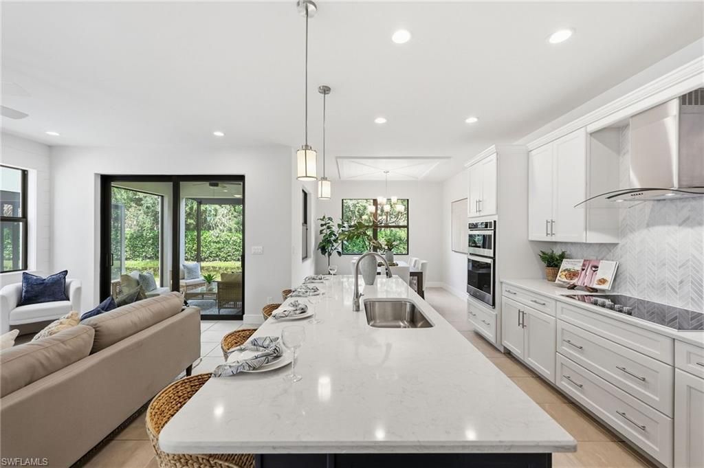 13013 Pembroke Dr, Naples, FL 34105 Photo