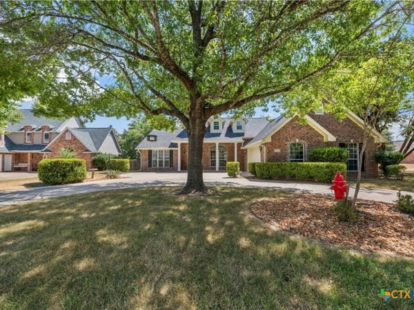 3900 Chisholm Trail , Salado, TX 76571