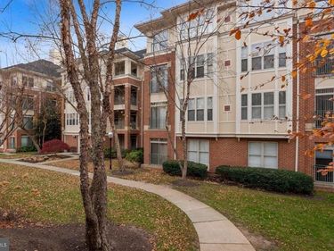 1860 STRATFORD PARK PLACE, Unit 201, RESTON, VA 20190