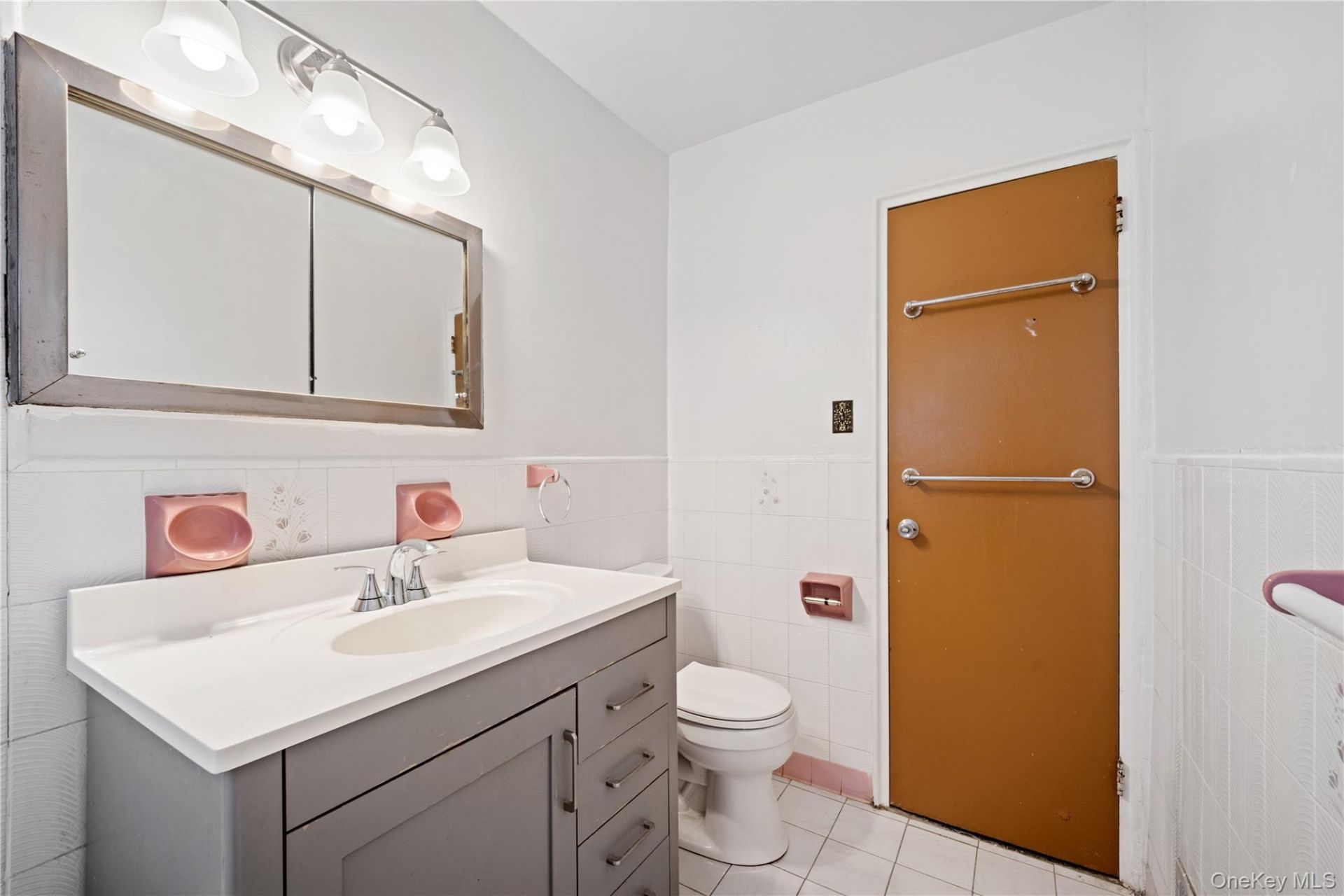 1047 E 217th Street, Bronx, NY 10469 Main Photo