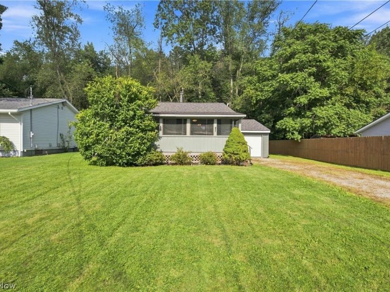 933 Ray Avenue NE, New Philadelphia, OH 44663 Photo 3