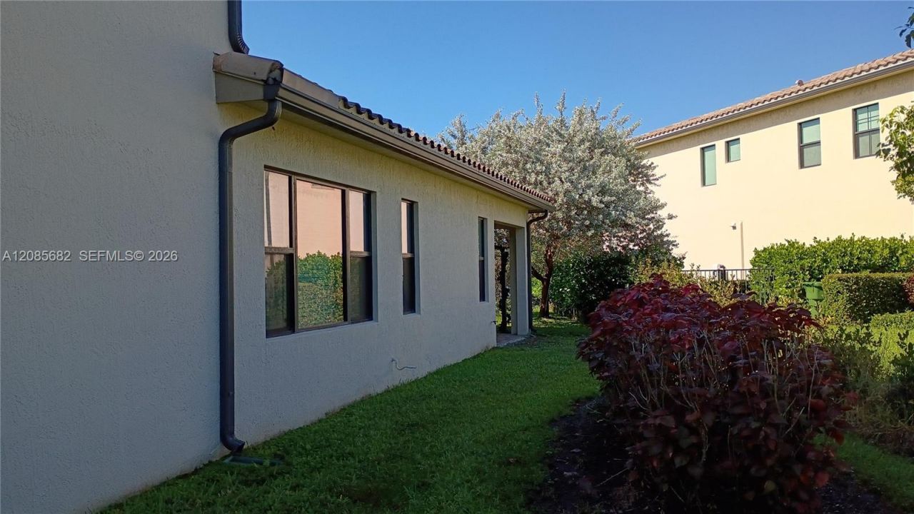 1280 SW 113th Way, Pembroke Pines, FL 33025 Photo