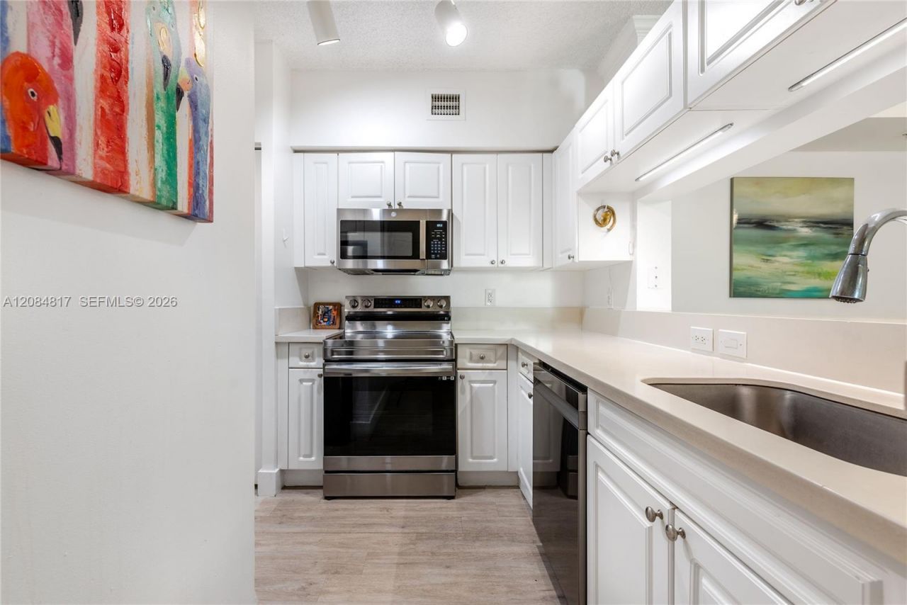 17100 N Bay Rd, Unit 1414, Sunny Isles Beach, FL 33160 Photo