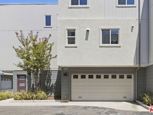 5262 N Rainier Way, Valley Village, CA 91607