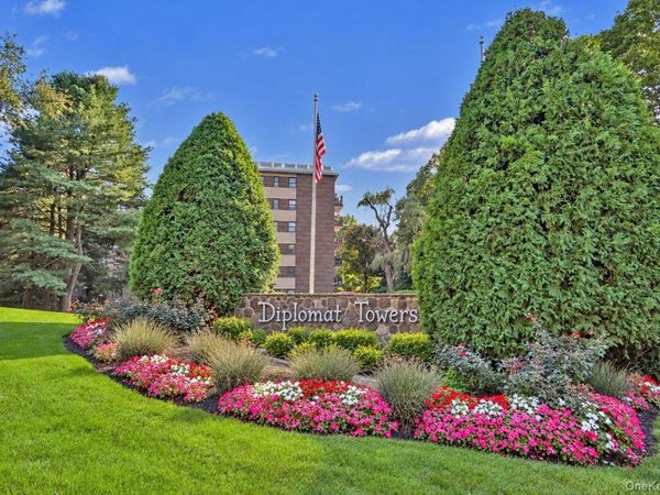 100 Diplomat Drive, Unit 6C, Mount Kisco, NY 10549