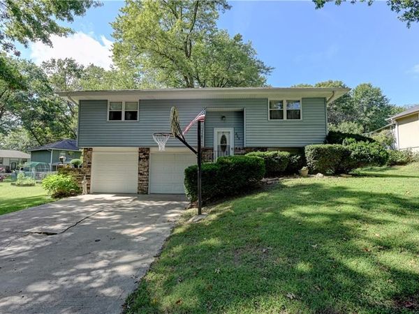 805 Citadel Drive, Weston, MO 64098