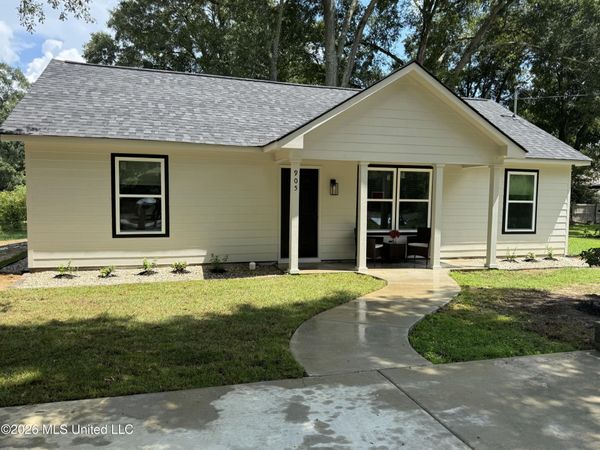 905 8th Street, McComb, MS 39648