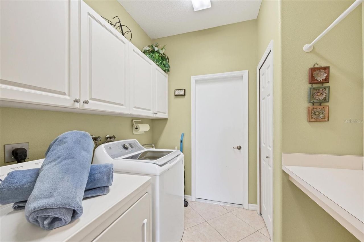 5641 Whispering Oaks Drive, North Port, FL 34287 Photo