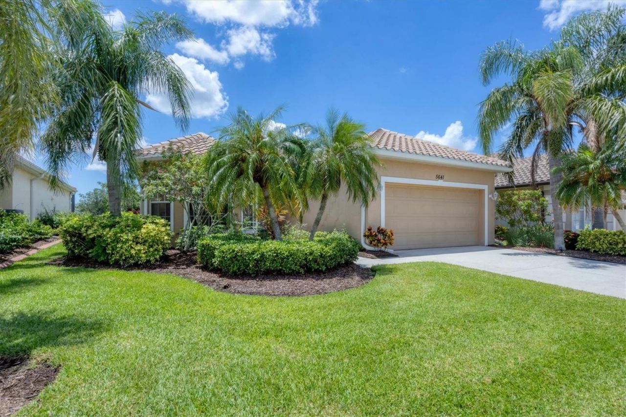 5641 Whispering Oaks Drive, North Port, FL 34287 Photo