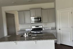 105 Woodvine Way  photo 4