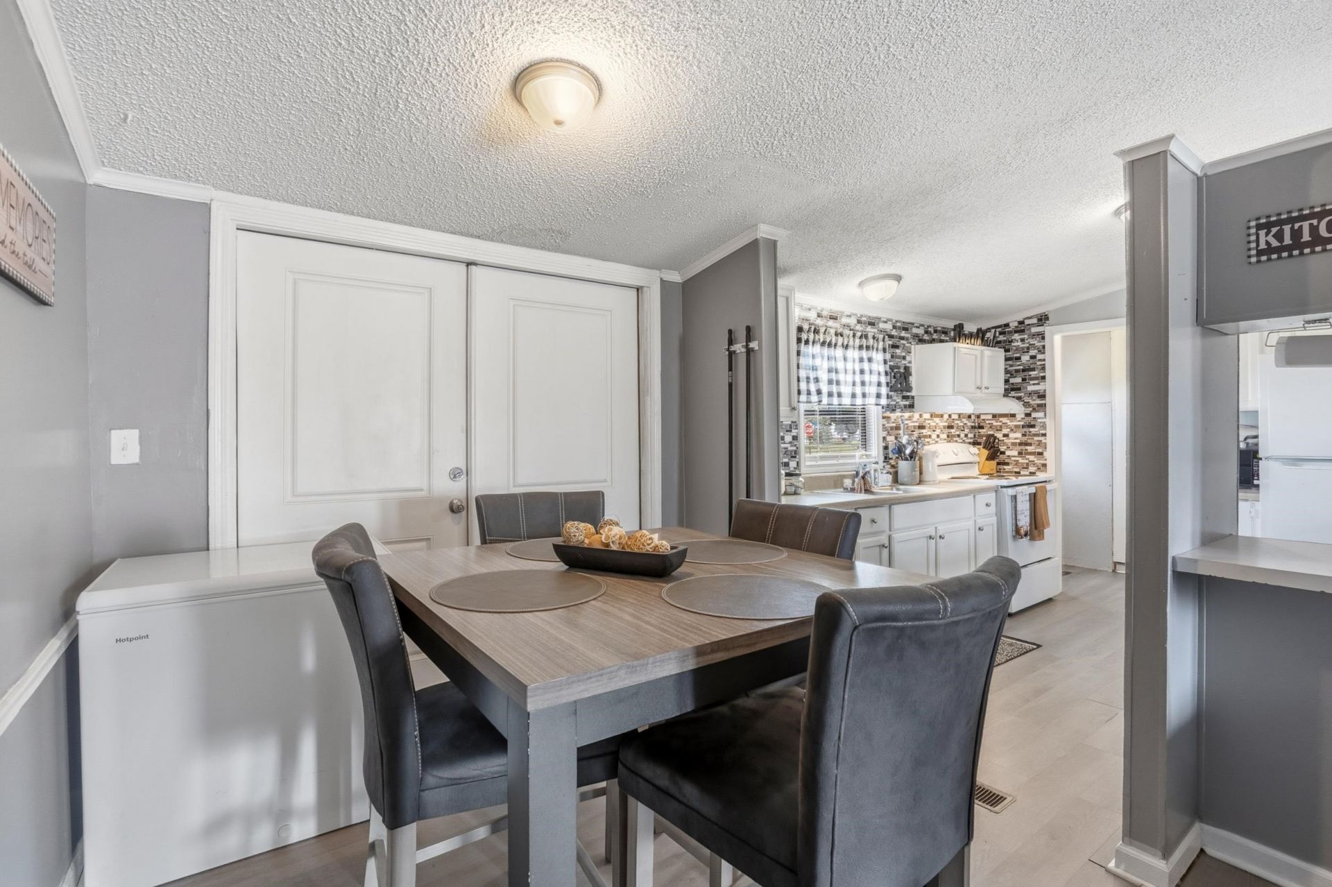 3802 Stern Dr. Photo 5