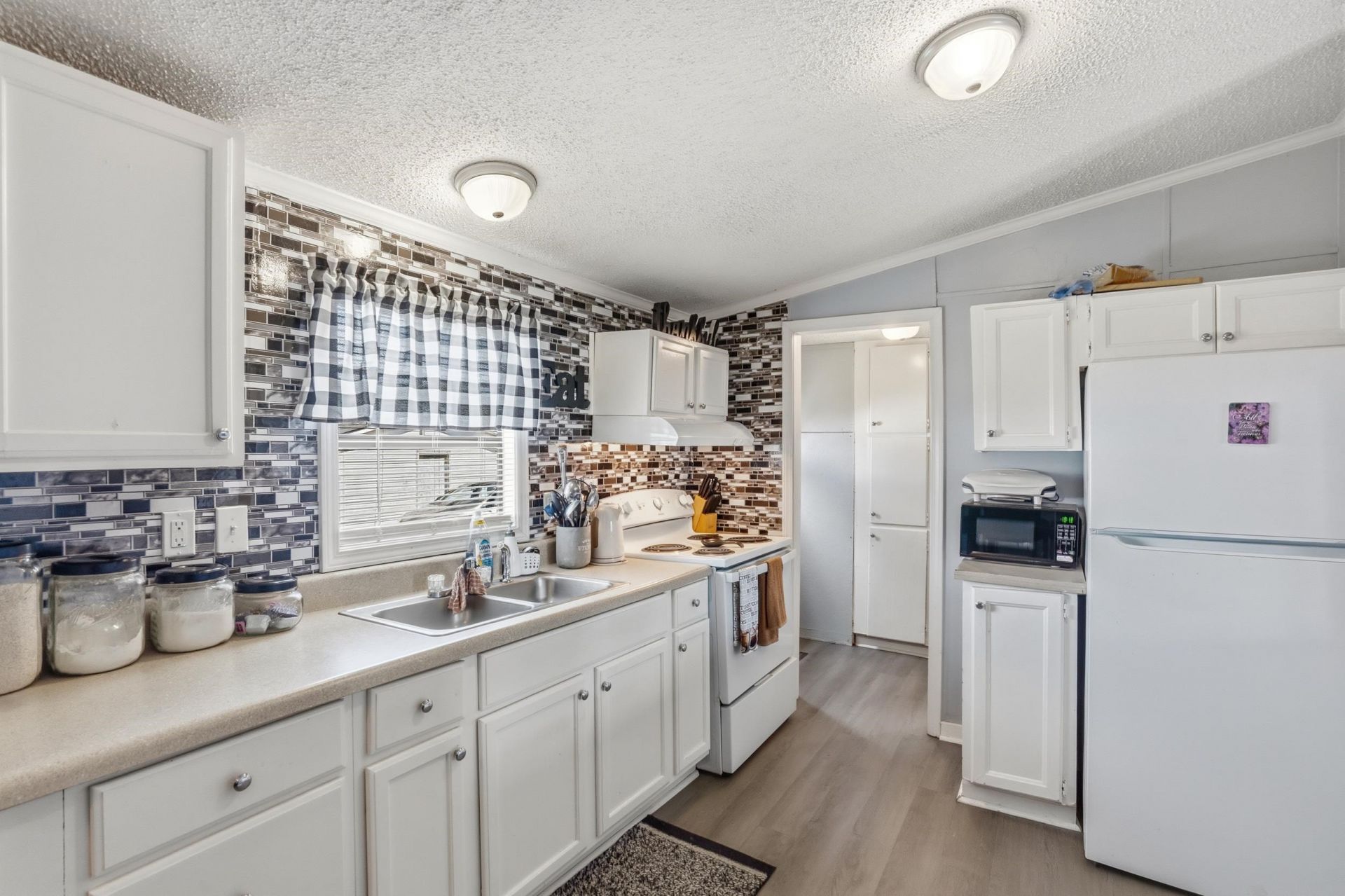 3802 Stern Dr. Photo 6