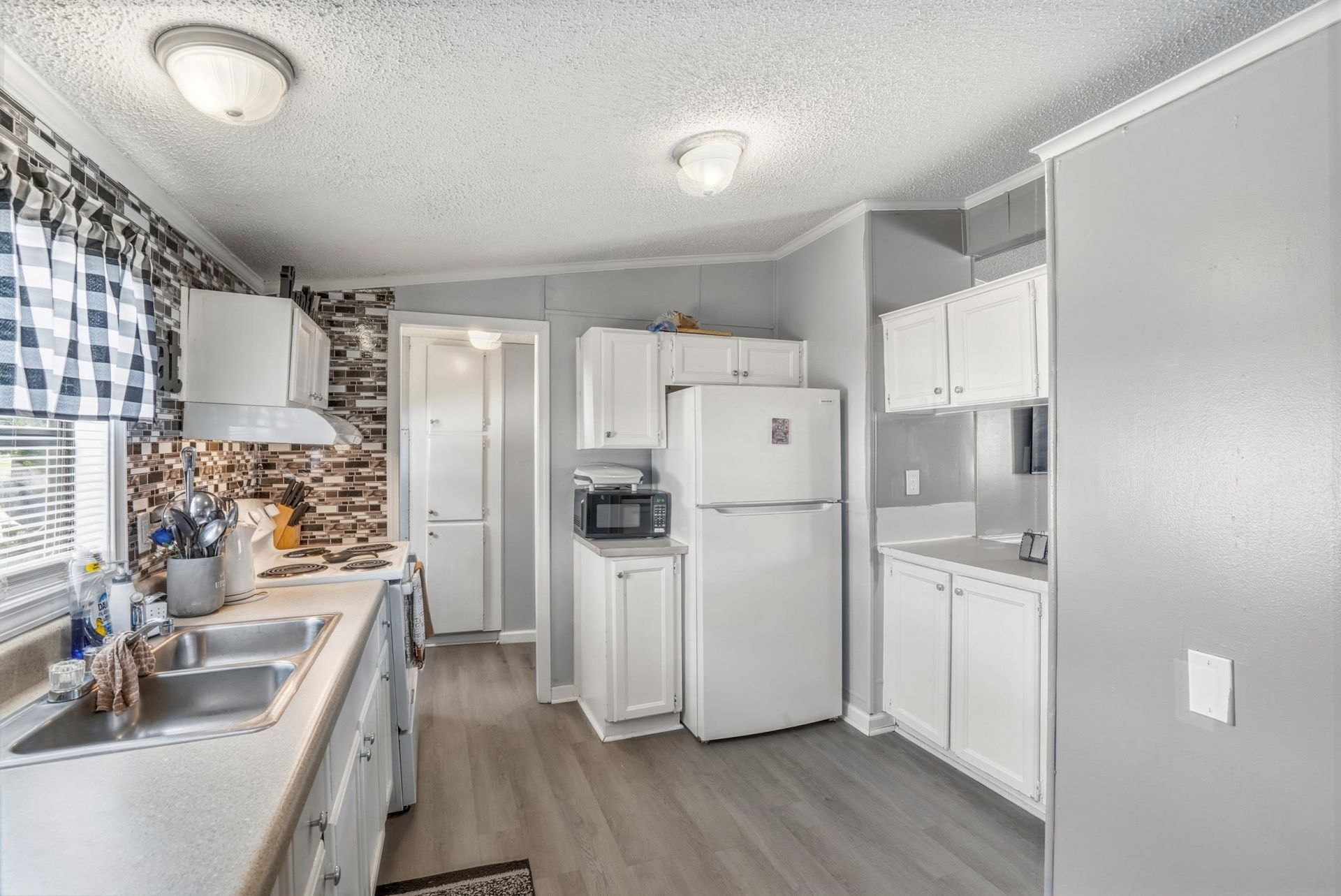 3802 Stern Dr. Photo 7