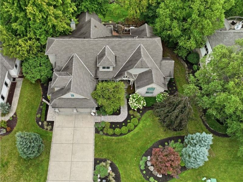 411 Stonebridge Drive, Amherst, OH 44001 Photo 2