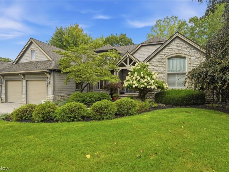 411 Stonebridge Drive, Amherst, OH 44001 Photo 3
