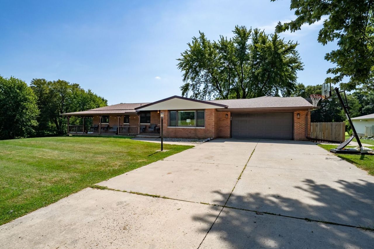25857 Toboggan Avenue , Hopedale, IL 61747 Main Photo