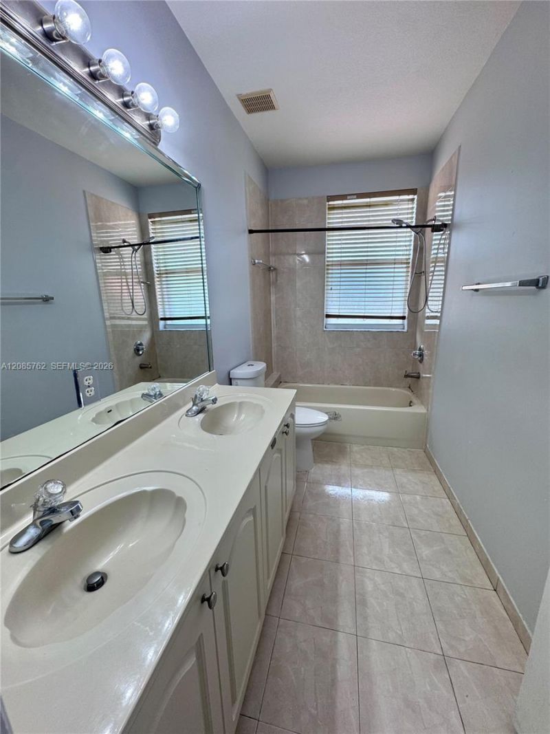 12864 NW 7th St, Miami, FL 33182 Photo