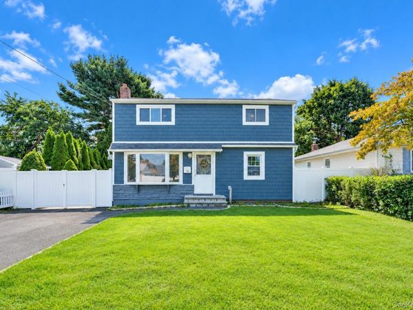 26 Michel Avenue , Farmingdale, NY 11735