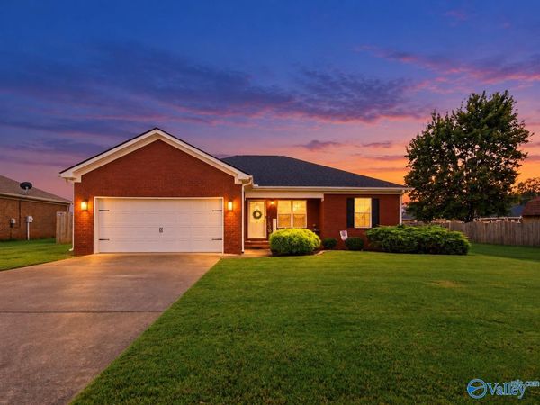 104 Ivy Darlene Drive, New Market, AL 35761