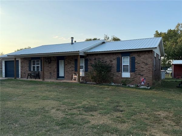 1101 W Walnut Street , Stilwell, OK 74960