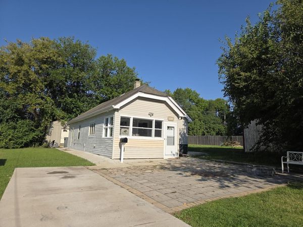 1567 S 100th STREET, West Allis, WI 53214