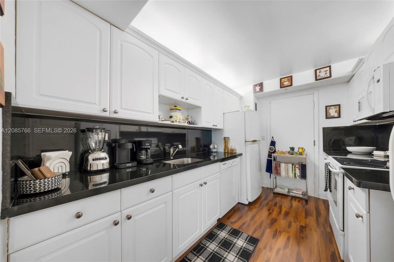 150 Ocean Lane Dr, Unit 2H, Key Biscayne, FL 33149 Photo