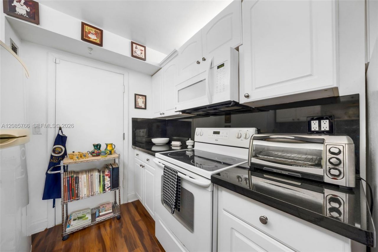 150 Ocean Lane Dr, Unit 2H, Key Biscayne, FL 33149 Photo