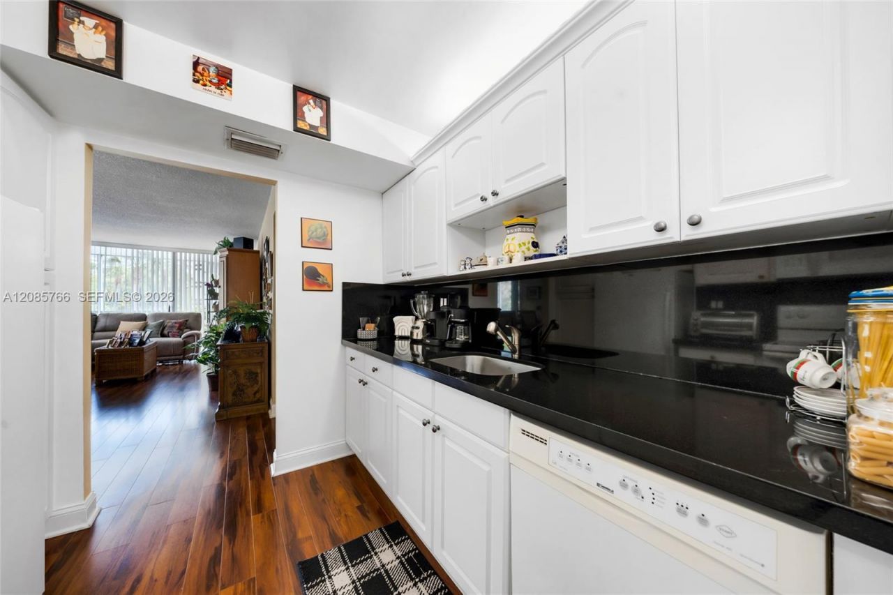 150 Ocean Lane Dr, Unit 2H, Key Biscayne, FL 33149 Photo