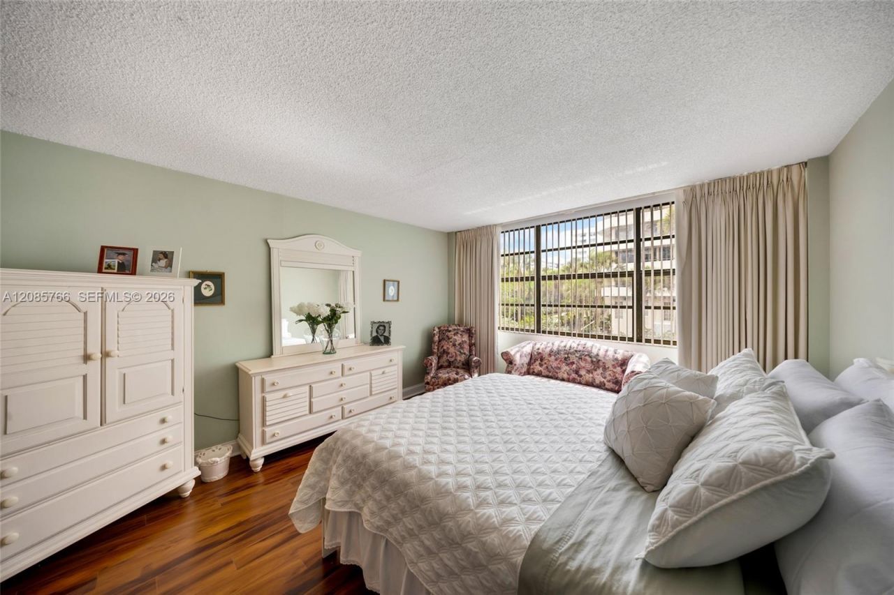 150 Ocean Lane Dr, Unit 2H, Key Biscayne, FL 33149 Photo