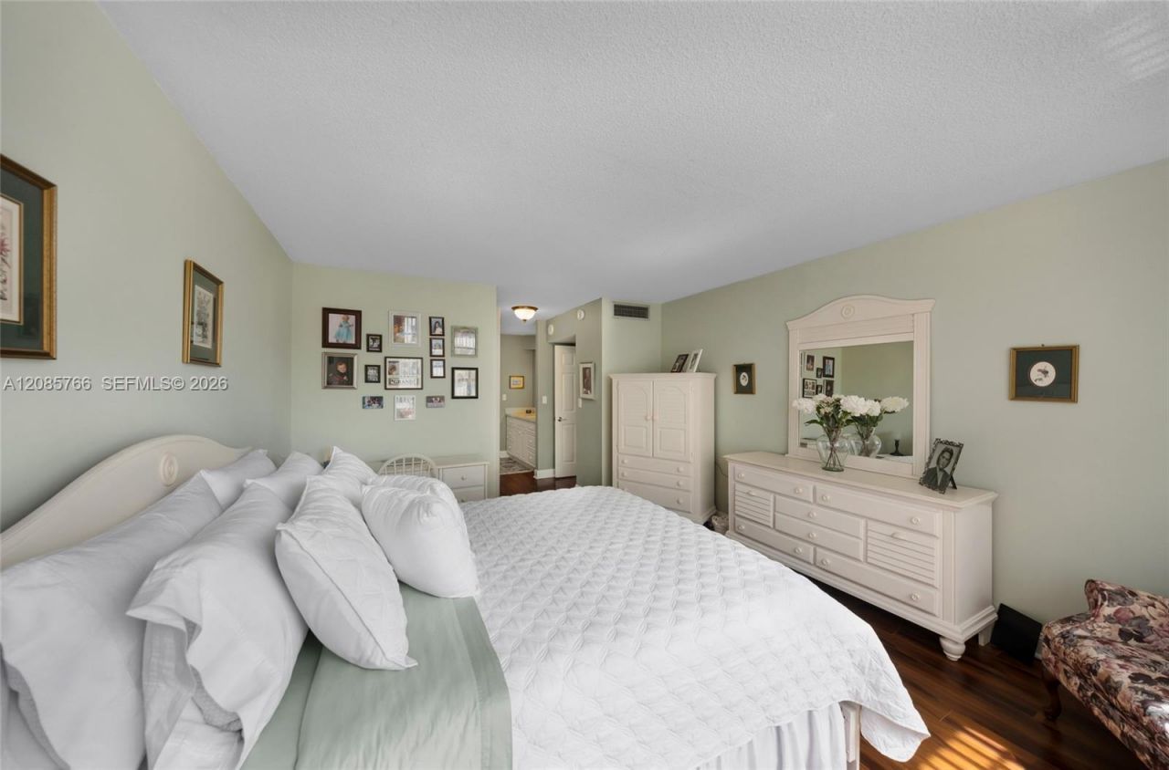 150 Ocean Lane Dr, Unit 2H, Key Biscayne, FL 33149 Photo