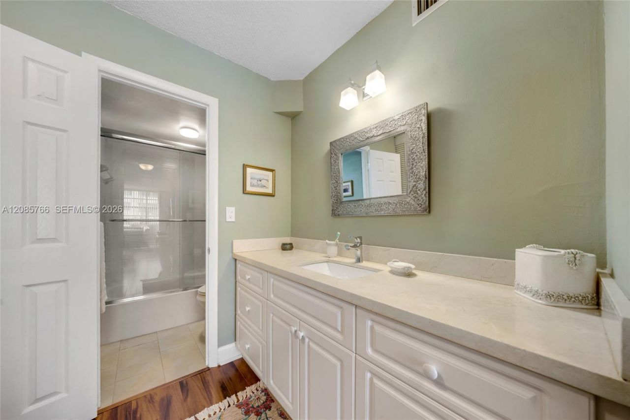 150 Ocean Lane Dr, Unit 2H, Key Biscayne, FL 33149 Photo
