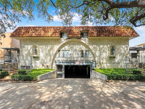 333 Riverdale Drive, Unit 14, Glendale, CA 91204
