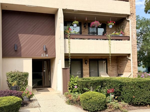 174 E Springbrook Drive , Unit 1B, Bloomingdale, IL 60108