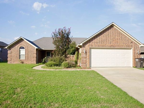 1300 Mesquite Trail, Jacksonville, AR 72076