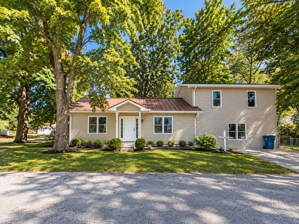 209 S Stotlar Street , Benton, IL 62812