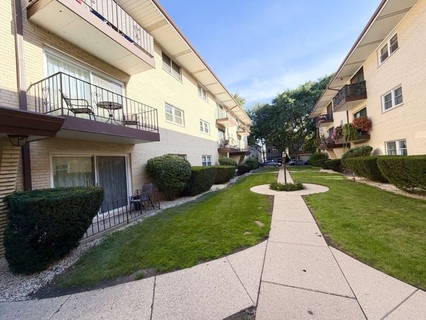 5322 W Windsor Avenue, Unit 2C, Chicago, IL 60630