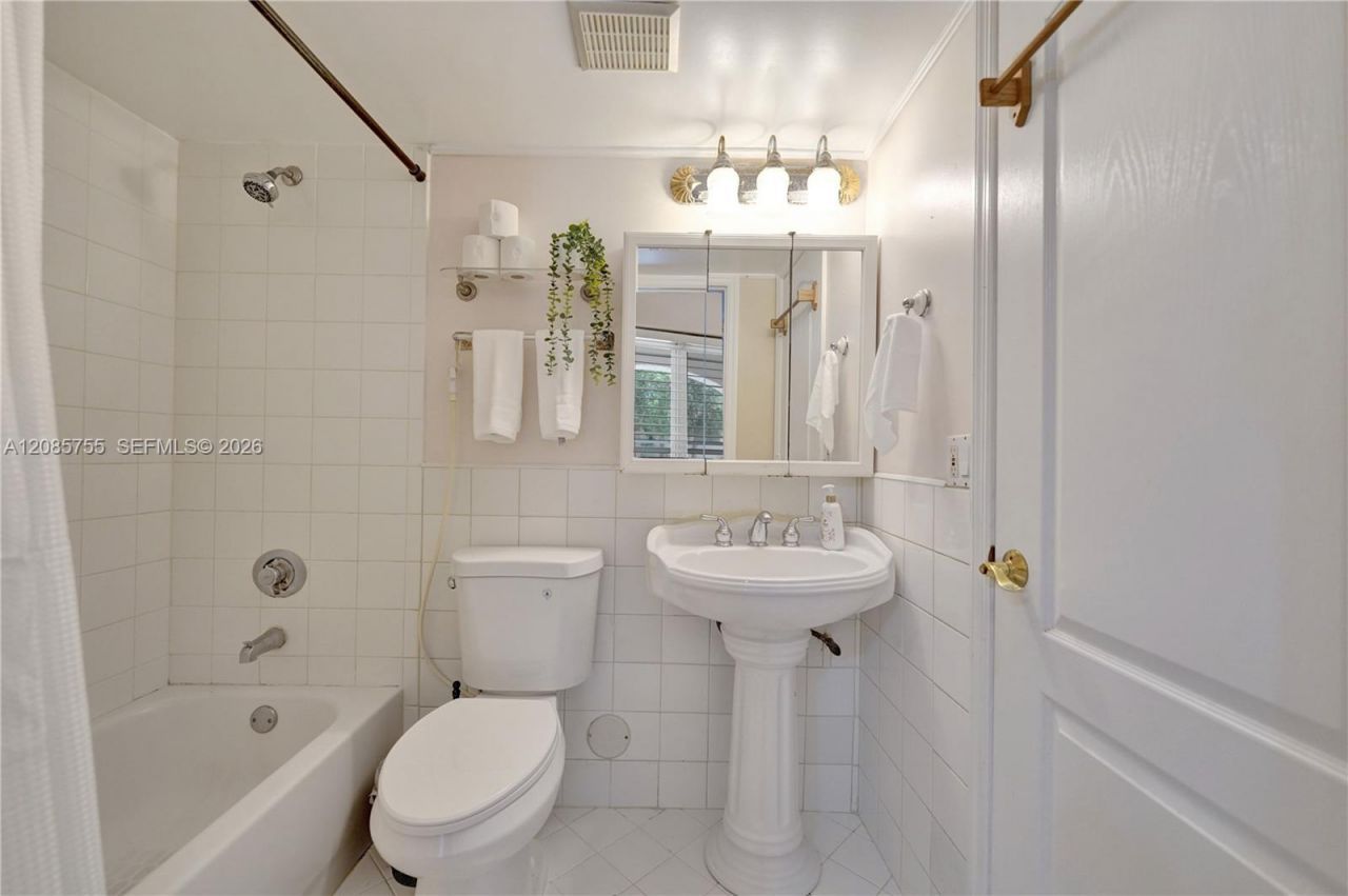 2298 NW 78th Ave, Unit 102, Pembroke Pines, FL 33024 Photo