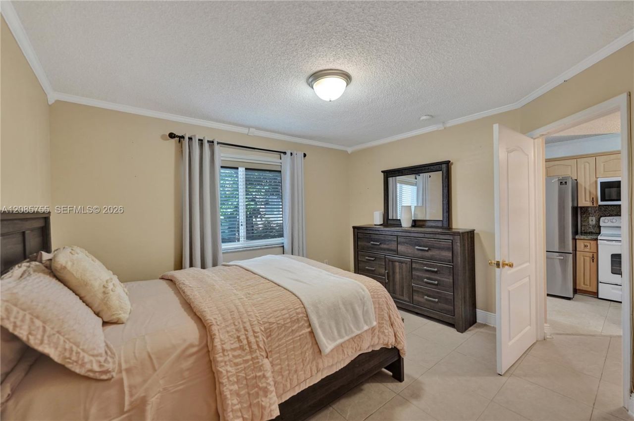 2298 NW 78th Ave, Unit 102, Pembroke Pines, FL 33024 Photo