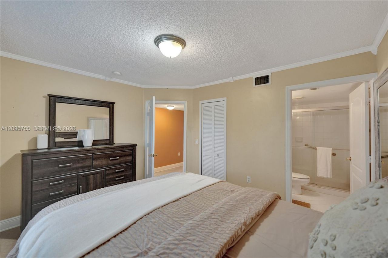 2298 NW 78th Ave, Unit 102, Pembroke Pines, FL 33024 Photo
