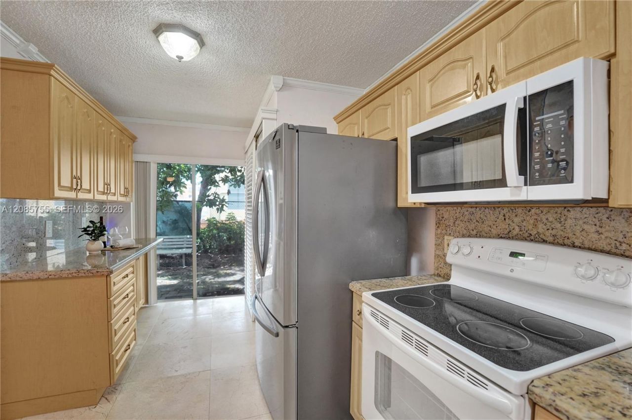 2298 NW 78th Ave, Unit 102, Pembroke Pines, FL 33024 Photo