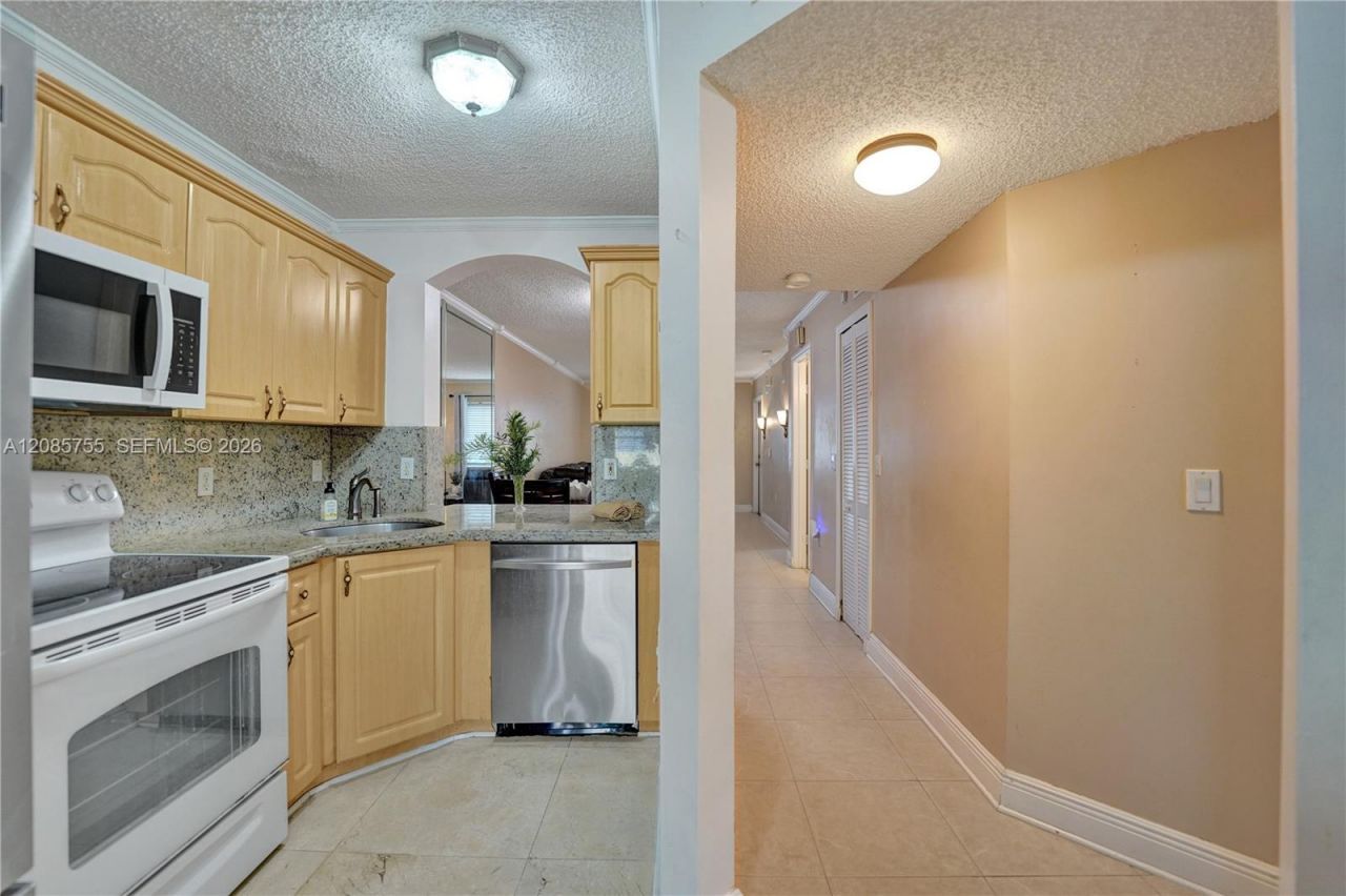 2298 NW 78th Ave, Unit 102, Pembroke Pines, FL 33024 Photo