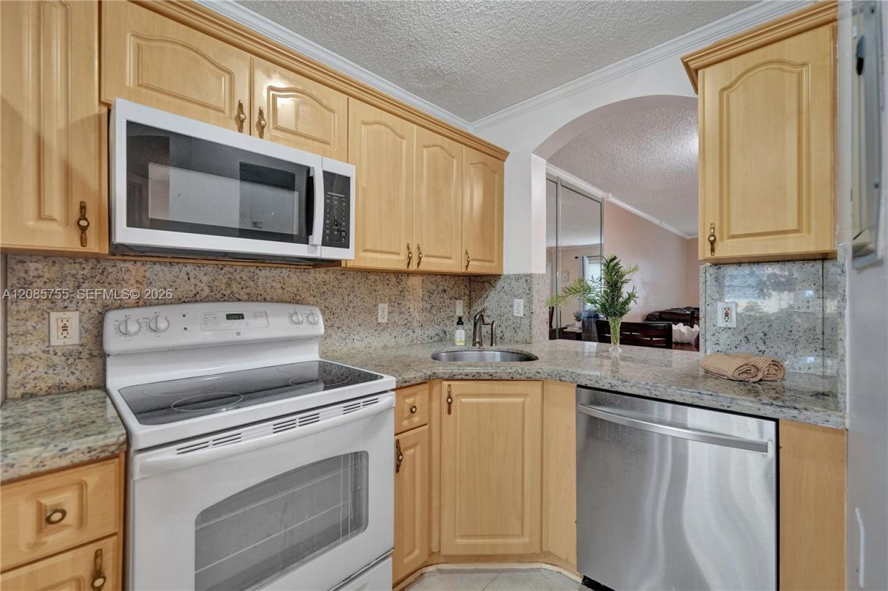 2298 NW 78th Ave, Unit 102, Pembroke Pines, FL 33024 Photo