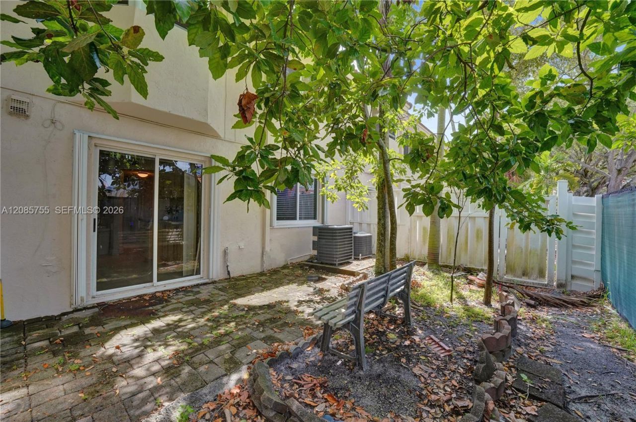 2298 NW 78th Ave, Unit 102, Pembroke Pines, FL 33024 Photo