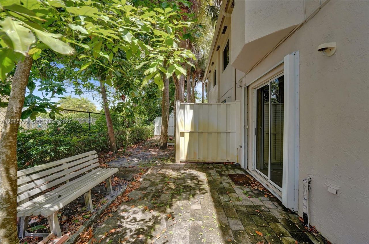 2298 NW 78th Ave, Unit 102, Pembroke Pines, FL 33024 Photo