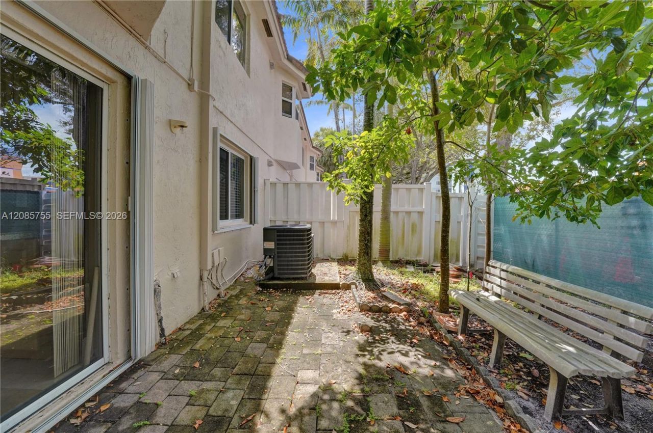 2298 NW 78th Ave, Unit 102, Pembroke Pines, FL 33024 Photo