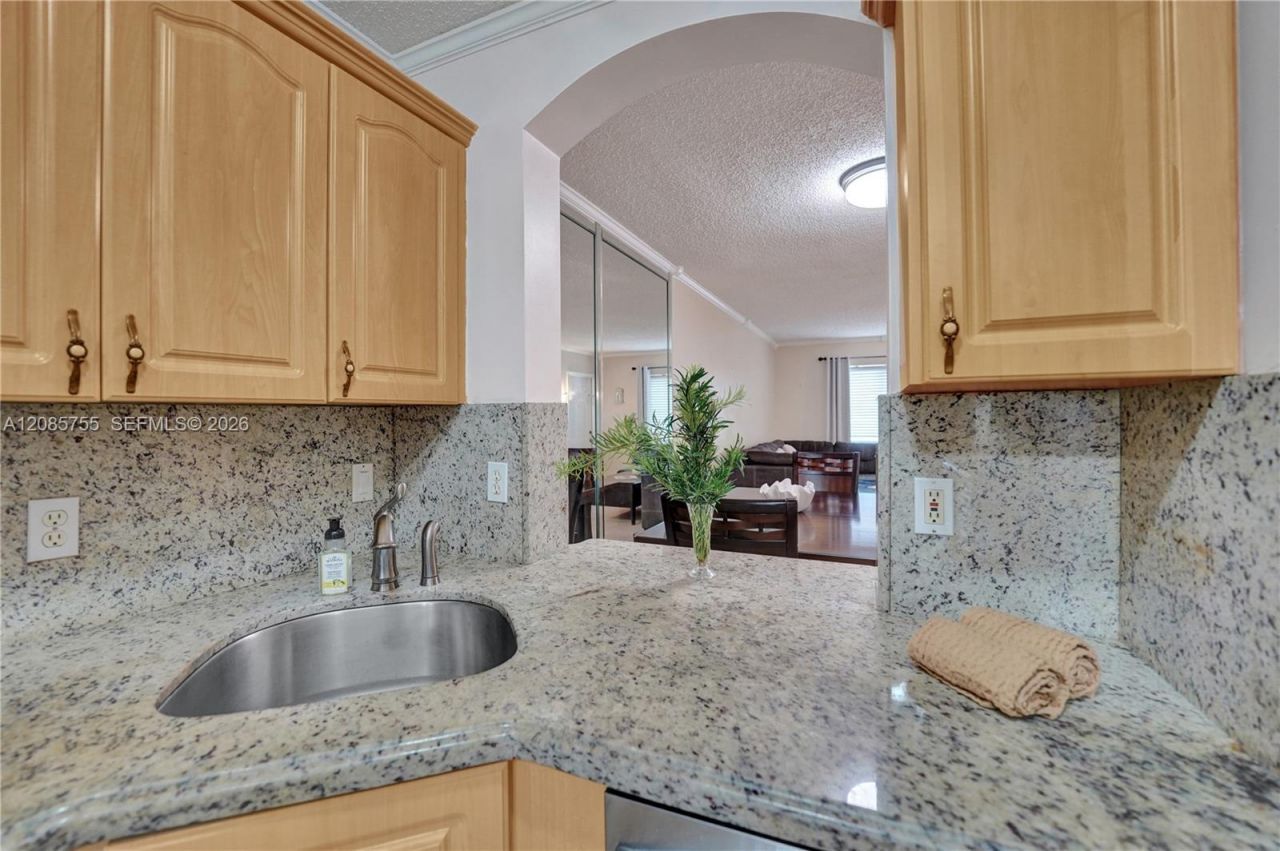 2298 NW 78th Ave, Unit 102, Pembroke Pines, FL 33024 Photo
