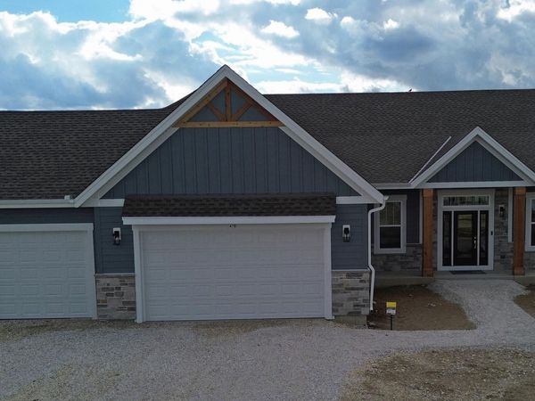 479 Sandstone St, Slinger, WI 53086