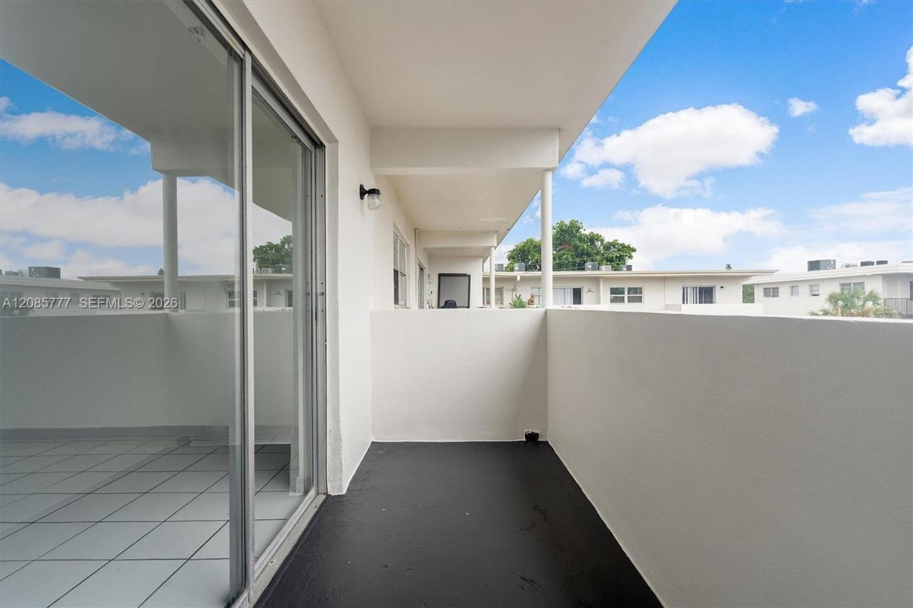 17001 NE 9th Ave, Unit 9C, Miami, FL 33162 Photo