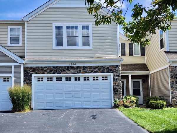 1904 Cobblestone Drive , Unit 1904, Carpentersville, IL 60110